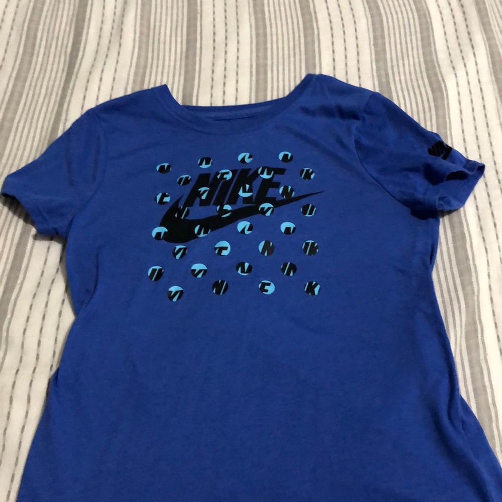 Girls nike tee
